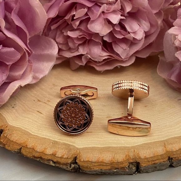 Elegant Laser Cut Floral Black and Rose Gold Round Cufflinks - Picture 11 of 16